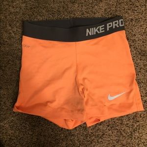SOLD 🚫 Nike pro shorts 3”
